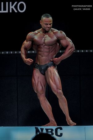CLASSIC PHYSIQUE
